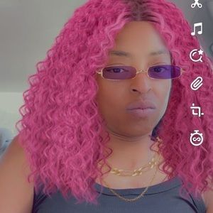 Meet your Posher, Larunda